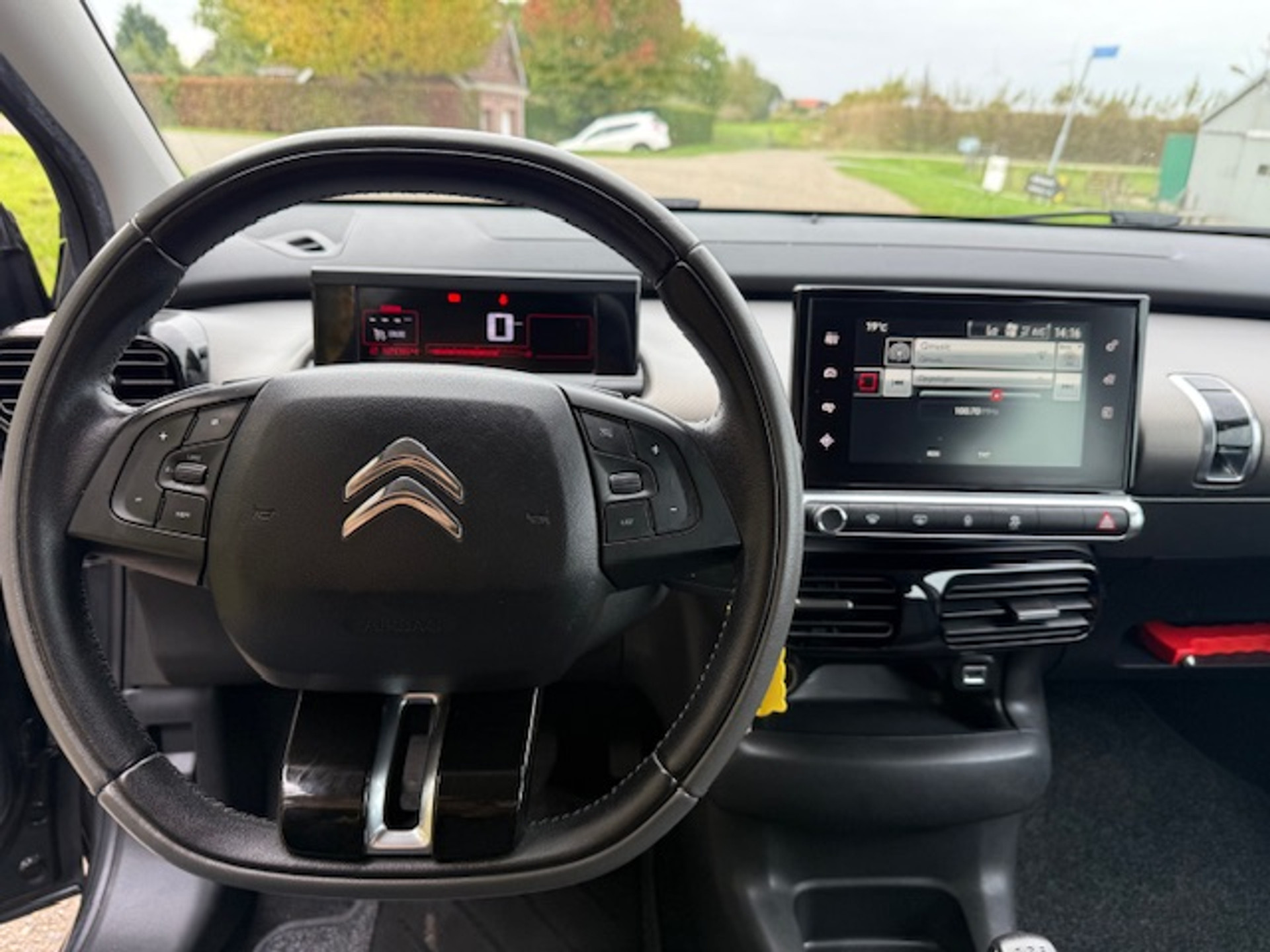 48549588-10.jpg