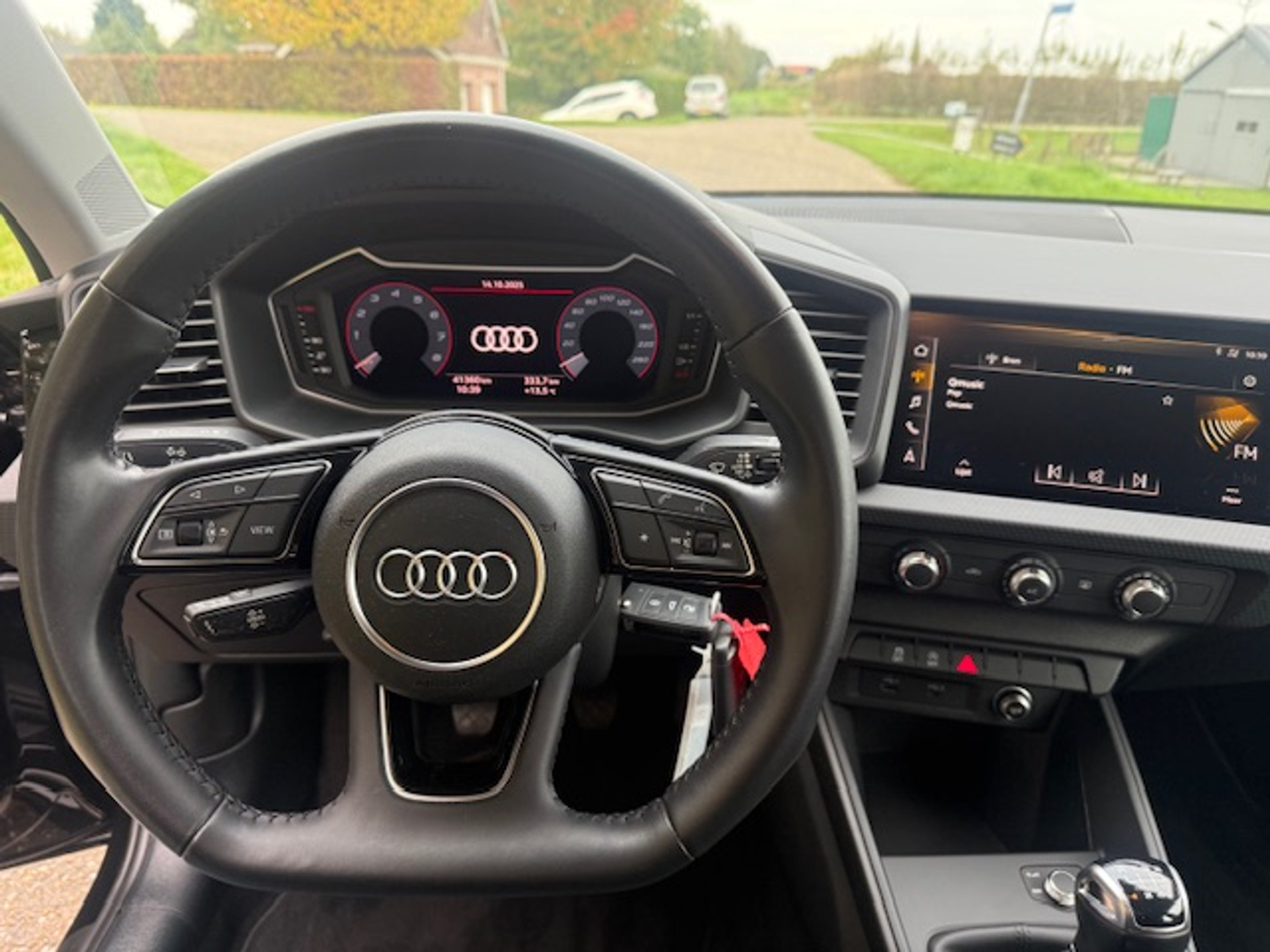 48549714-4.jpg